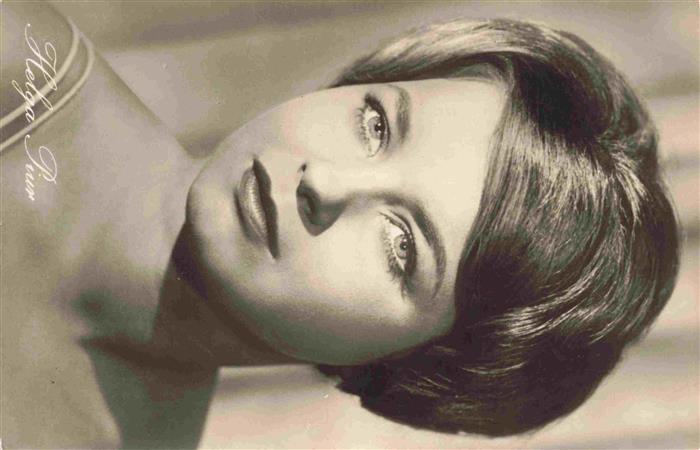 SchauspielerIN Actor Acteur Actrice Attore Attrice-- Helga Piur Progress