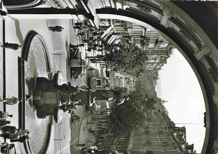 Strassenbahn Tramway-- Zuerich Bahnhofstrasse Alfred Escher Denkmal