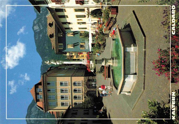 Kaltern Caldaro Suedtirol IT Markt mit Brunnen