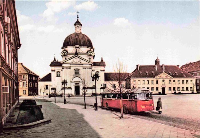 Warszawa Rynek Nowego Miasta w glebi kosciol Sakramentek