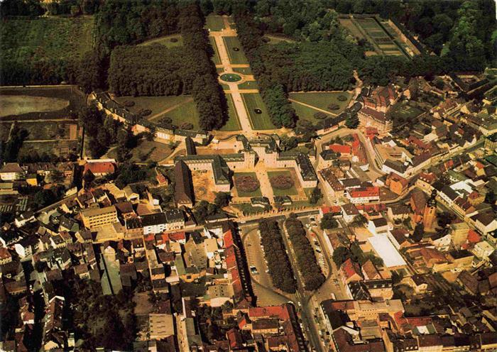 Schwetzingen BW Blick auf Altstadt Schloss und Schlossgarten Fliegeraufnahme