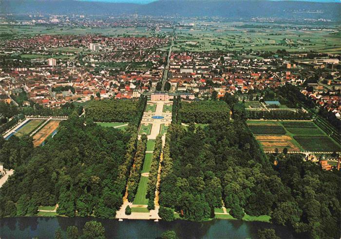 Schwetzingen BW Blick auf Schloss Schlossgarten und Stadt Fliegeraufnahme