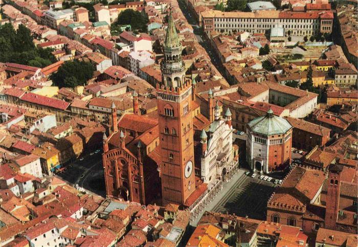 Cremona Lombardia IT Duomo e Battistero Torrazzo Fliegeraufnahme