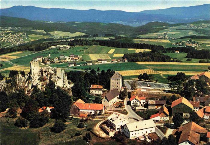 Regen Bayern Burgruine Weissenstein am Pfahl im Hintergrund Grosser Arber Bayeri