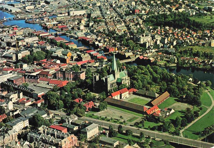 Trondheim Trondhjem Norge Stadtansicht mit Kirche