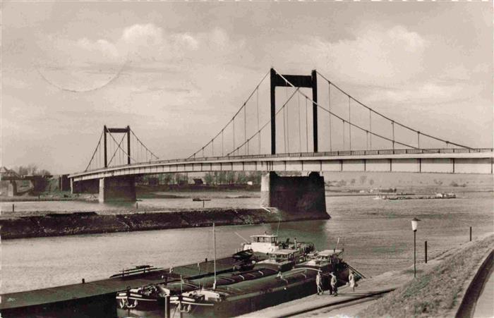 Homberg Niederrhein Neue Rheinbruecke Frachtkahn