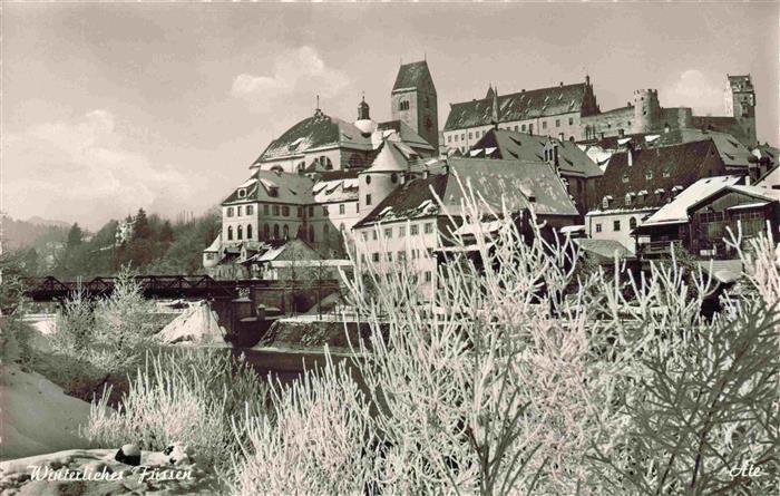 Fuessen am Lech Allgaeu Bayern Hohes Schloss zur Winterzeit