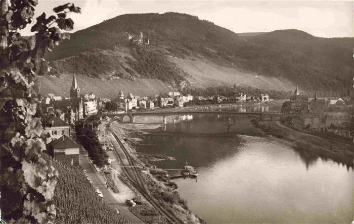 BERNKASTEL-KUES Berncastel Panorama Blick ueber die Mosel