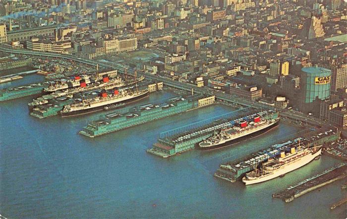 NEW YORK City USA Piers Ships from around the World Fliegeraufnahme