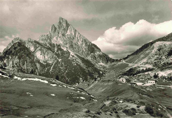 Falzaregopass Passo Falzarego 2117m IT Albergo Passo Falzarego