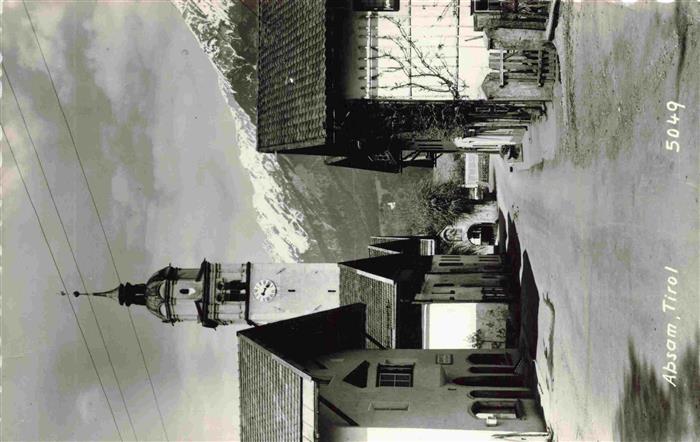 Absam Tirol AT Strassenpartie mit Kirche