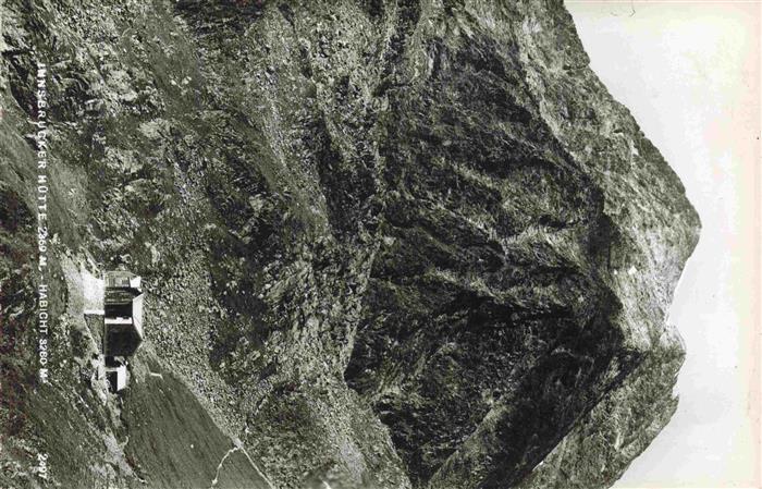 Innsbruckerhuette 2369m Neustift Stubaital Tirol AT mit Habicht