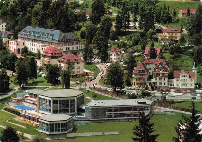 WILDBAD Schwarzwald Thermal Hallenbewegung und Freibad Fliegeraufnahme