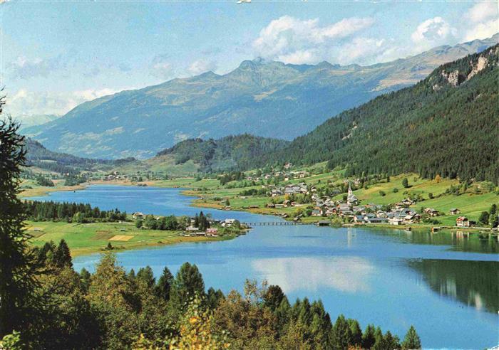Weissensee Kaernten AT Hoechster Badesee mit Techendorf und Kreuzeckgruppe