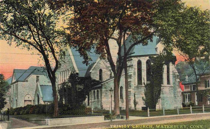 Waterbury Connecticut Trinity-Church Kirche Steinkirche Baeume Neugotik Kircheng