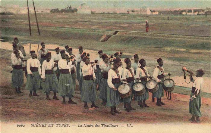 Algerien Algerie Nouba-des-Tirailleurs Militaerkapelle Trommler Blasinstrumente