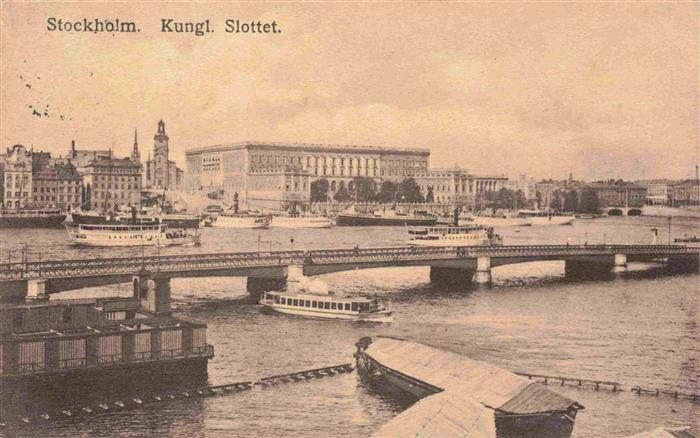 STOCKHOLM  Sweden Kungl-Slottet Koenigsschloss Bruecke Wasserseite Dampfschiffe