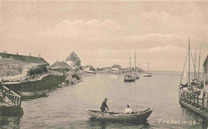 Frederikso Bornholm DK Frederikso Hafen Ruderboot Segelboot Insel Kuestenhaeuser