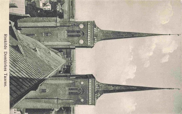 Roskilde DK Domkirke Kathedrale Tuerne Dachlandschaft Ziegeldach