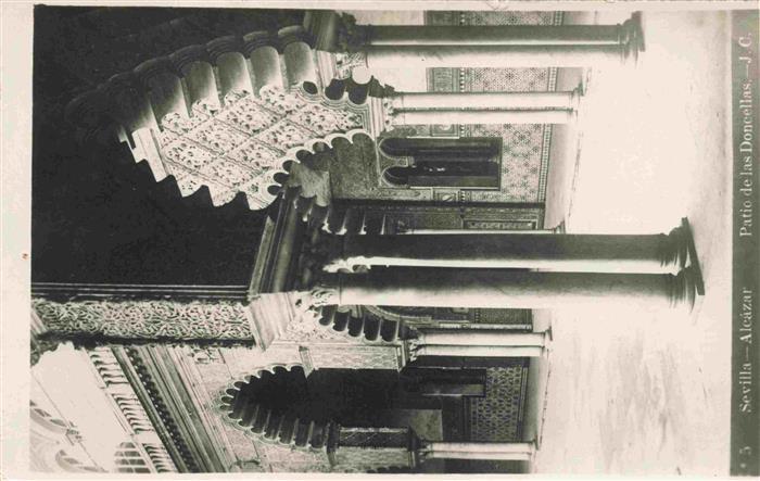 SEVILLA Andalucia ES Alcazar Patio-de-las-Doncellas Saeulen Boegen Maurische-Orn