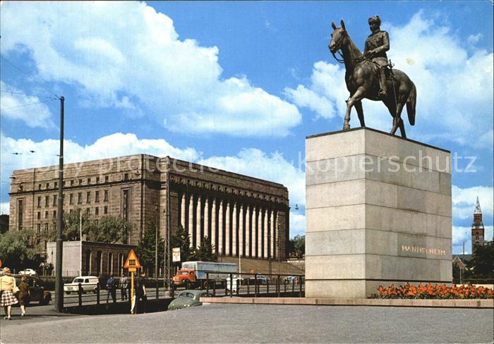 Helsinki Reichtagsgebaeude und Denkmal von CGE Mannerheim