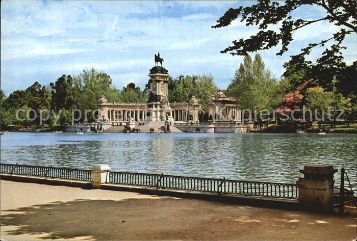 Madrid Spain Estangue del Retiro Monumento Park Denkmal