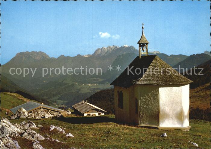 Landl Thiersee Jausenstation Ackern Kapelle gegen Kaisergebirge