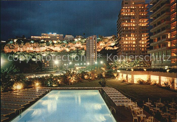 Puerto de la Cruz Nocturno desde la Piscina del Hotel Atlantis