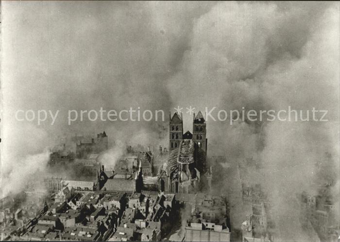 LueBECK CITY Luftangriff 1942 Marienkirche