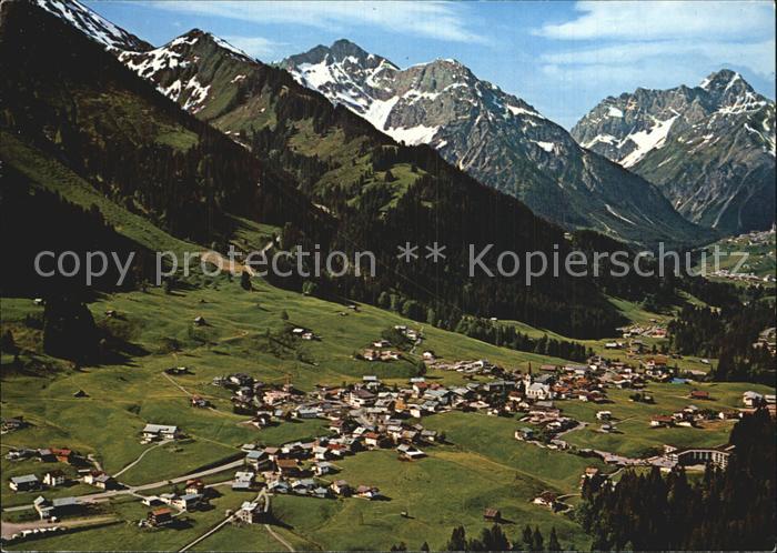 Riezlern Kleinwalsertal Vorarlberg Blick auf Hirschegg Elferkogel Zwoelferkogel