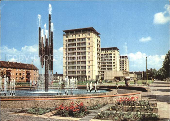 Halle Saale Chemiebrunnen und Hochhaeuser in der Leninallee