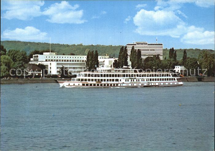 Bonn Rhein Bundeshaus vom Rhein gesehen mit Personenschiff Drachenfels