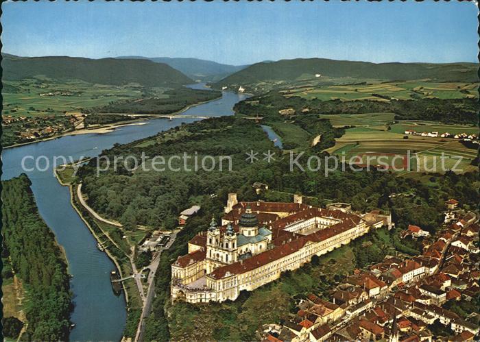Melk Donau Benediktinerstift Fliegeraufnahme