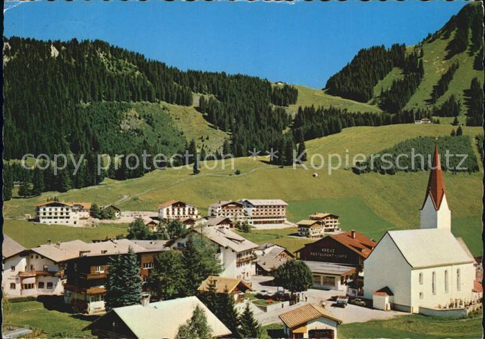 Berwang Tirol Teilansicht Kirche