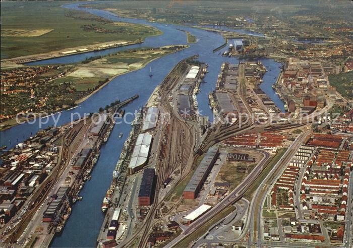 BREMEN  CITY Hafenpartie Fliegeraufnahme