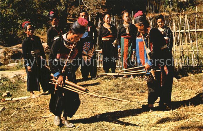 Musikanten Thai-Meo Hill-Tribe Men and Women Bamboo-Sticks Thailand