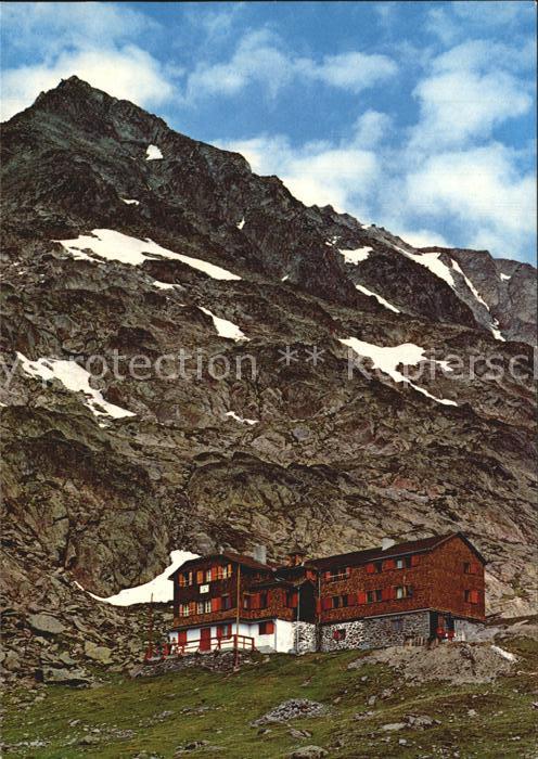 Vernagthuette mit Hintergraslspitze