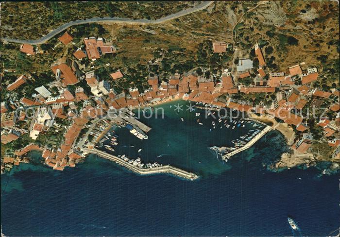 Isola del Giglio Fliegeraufnahme mit Hafen