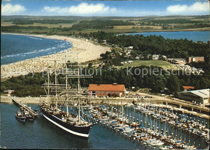 Travemuende Ostseebad Fliegeraufnahme Hafen und Strand