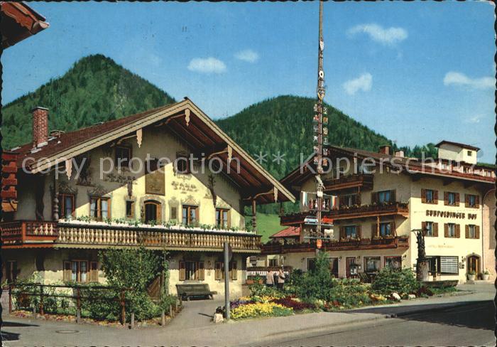 Ruhpolding Bayern Dorfplatz Maibaum Maibrunnen