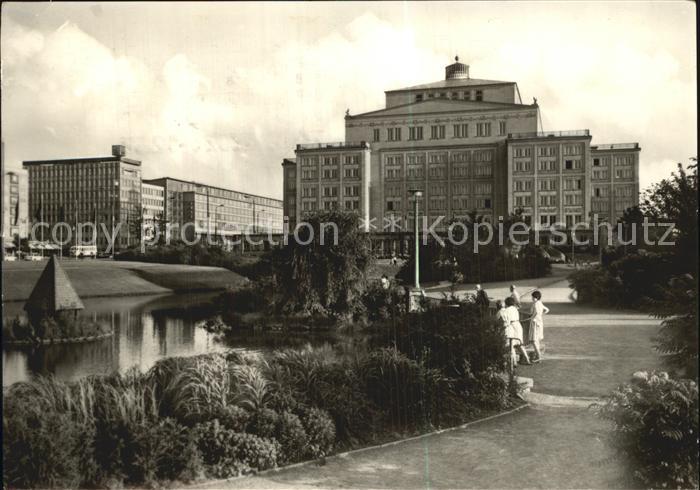LEIPZIG Sachsen Opernhaus mit Schwanenteich
