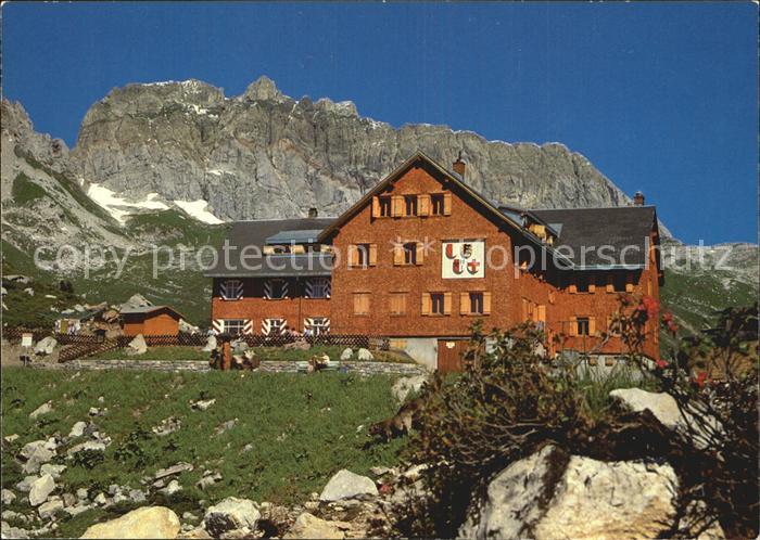 Freiburgerhuette mit Roter Wand