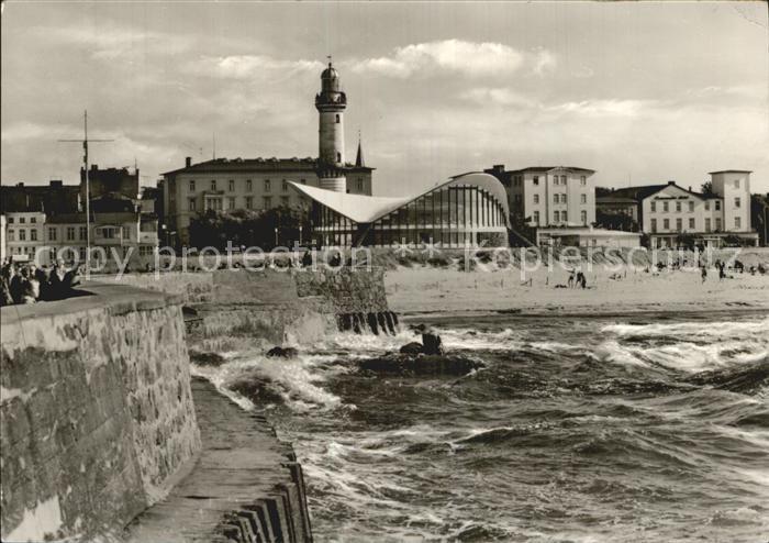 Warnemuende Ostseebad Gaststaette Teepott und Leuchtturm