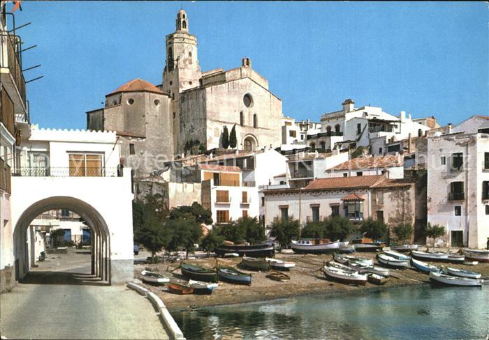 Cadaques Hafen mit Kirche