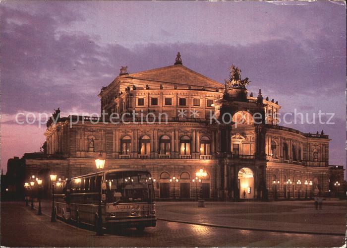 DRESDEN Elbe Semper Opernhaus Nachtaufnahme
