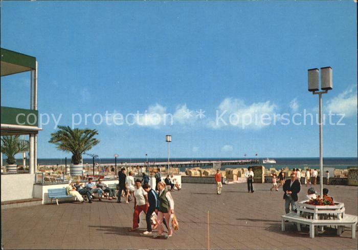 Groemitz Ostseebad Seepromenade mit Seebruecke