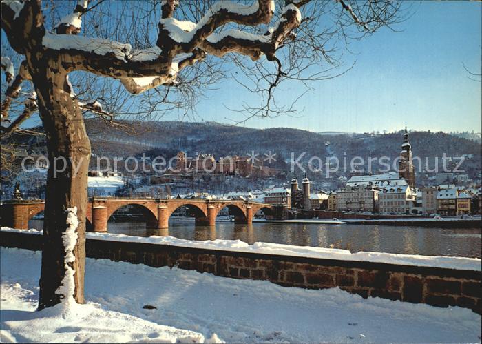 Heidelberg Neckar Bruecke und Schloss im Winter