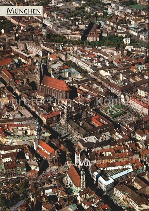 Muenchen Bayern Stadtzentrum Rathaus Marienplatz Pfarrkirche St Peter Frauenkirc