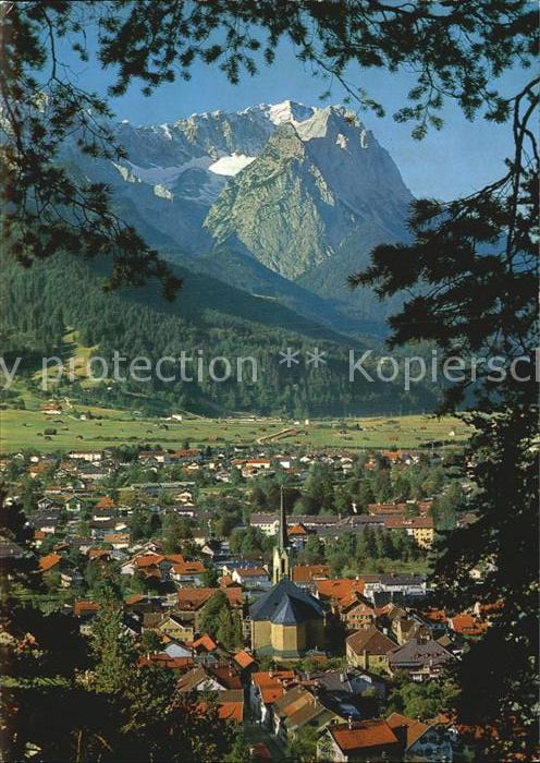 GARMISCH-PARTENKIRCHEN Bayern Blick ueber Partenkirchen Pfarrkirche Mariae Himme