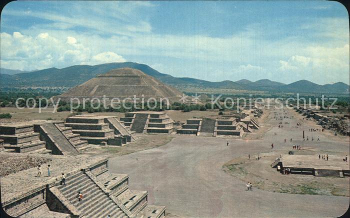 San Juan Teotihuacan Plaza de la Luna Calzada Pyramide
